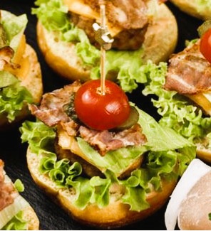Mini Beef Sliders with Bacon & Fresh Vegetables